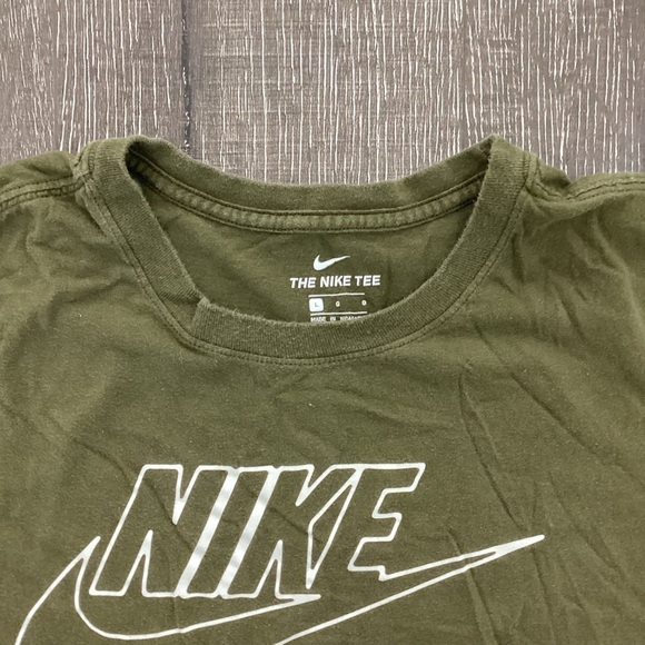 Nike Men’s L Olive Green "Just Do It" Swoosh Graphic Tee The Nike Tee - Picture 2 of 4